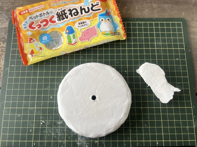 受け皿を隠すように全体につけます