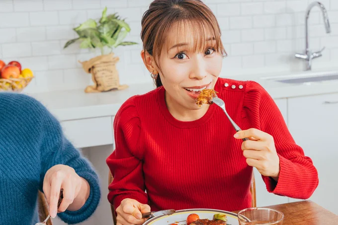 小山さんの「うまっ!」に笑顔のみきさん