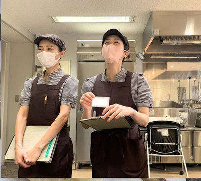 講師のお二人。とっても明るく丁寧で素敵な先生でした！食べるのが大好きとのことで、おいしい調味料の情報も教えてくれました