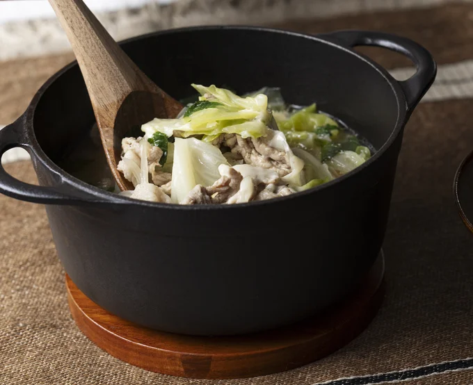 ほっと落ち着く、キャベツと豚肉のしそチーズスープ