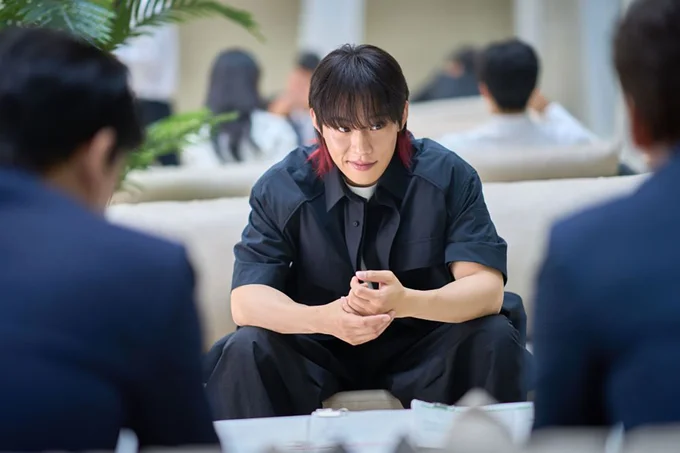 『コメント部隊』で頭の回転の良さで主導していくリーダー チンパッキン役を演じたキム・ソンチョル。変わっていく顔つきはさすが!