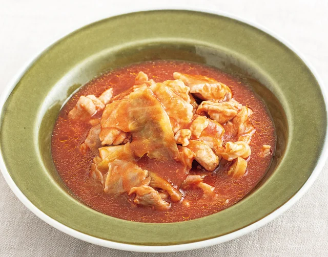 ご飯にもパンにも合う簡単おかず「鶏ももとキャベツのトマト煮」