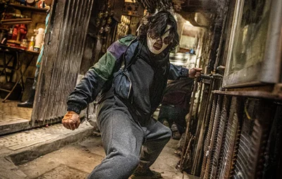 『トワイライト・ウォリアーズ 決戦！九龍城砦』より。ジャーマン・チョン演じる 四仔（セイジャイ）。