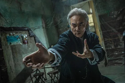  『トワイライト・ウォリアーズ 決戦！九龍城砦』より。リッチー・レン演じる秋兄貴。
