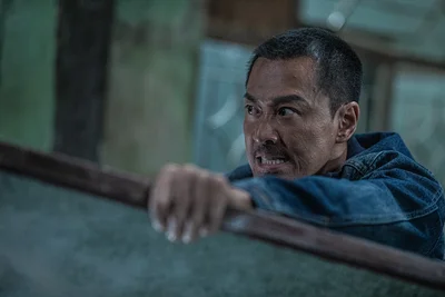   『トワイライト・ウォリアーズ 決戦！九龍城砦』より。レイモンド・ラム演じる陳洛軍（チャン･ロッグワン）。