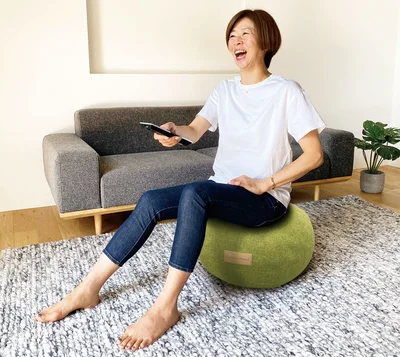 座ってゆれるだけ！ぽっこりおなか解消するクッション３選