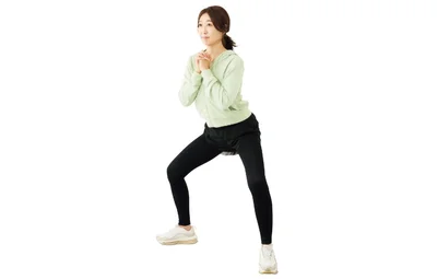 スクワットよりも足を開く