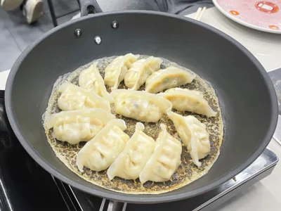羽根全体に焼き色がついたらできあがり