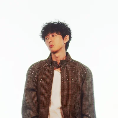 韓国を代表する音楽プロデューサー。G-DRAGONから美容院でいきなり声をかけられてから親交が深まったそう