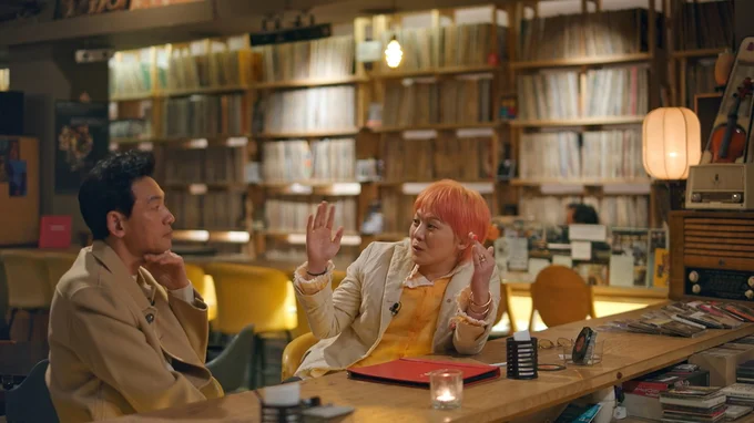 韓国の映画に数多く出演する大物俳優。G-DRAGONとどのような化学反応を起こすのか期待