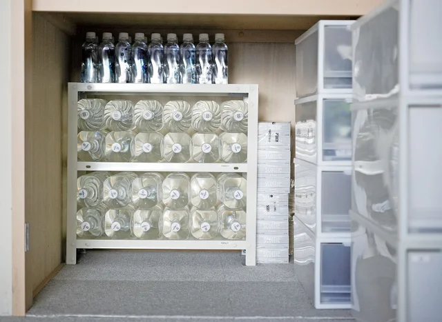 【防災グッズ収納】まずは絶対に必要な「水」「火」「電気」をしっかり備える