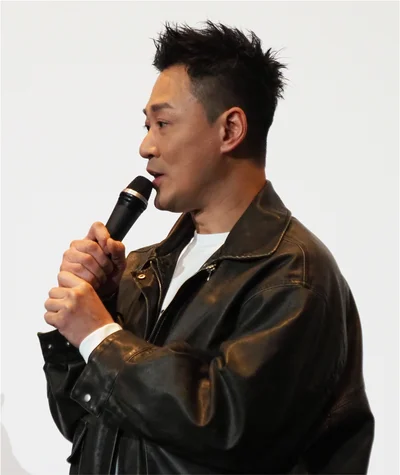 撮影時のエピソードを語るレイモンド・ラム（林峯）氏。