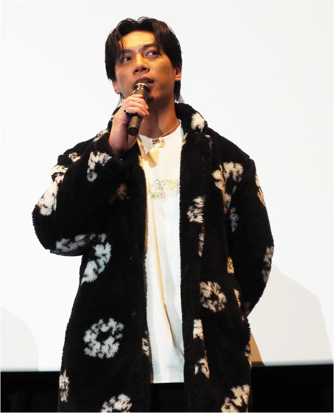 撮影の思い出を語るジャーマン・チョン(張文傑)氏。