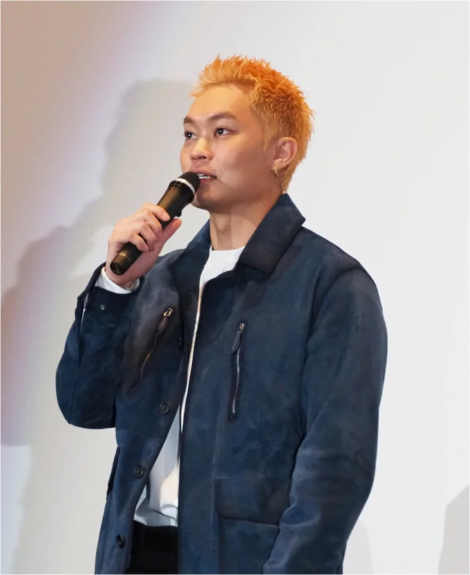 日本の観客へお礼を伝えるトニー・ウー（胡子彤）氏。