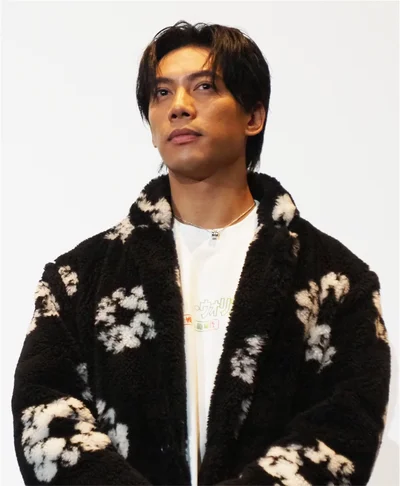 日本語の挨拶で客席を沸かせたジャーマン・チョン（張文傑）氏。