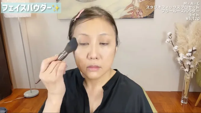 フェイスパウダーは優しくパッティング