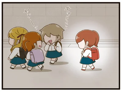 集団下校中の娘の姿を見て