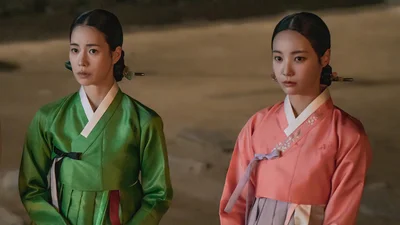 『オク氏夫人伝 -偽りの身分 真実の人生-』より