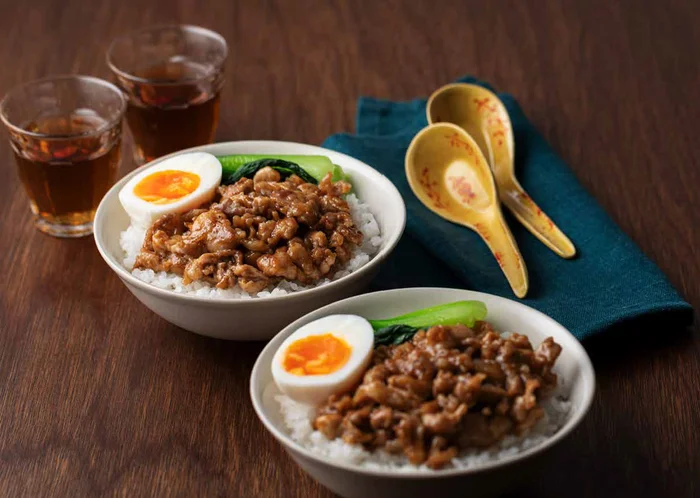 こま切れ肉で煮込まなくても本格的な味わい＜豚こま魯肉飯＞
