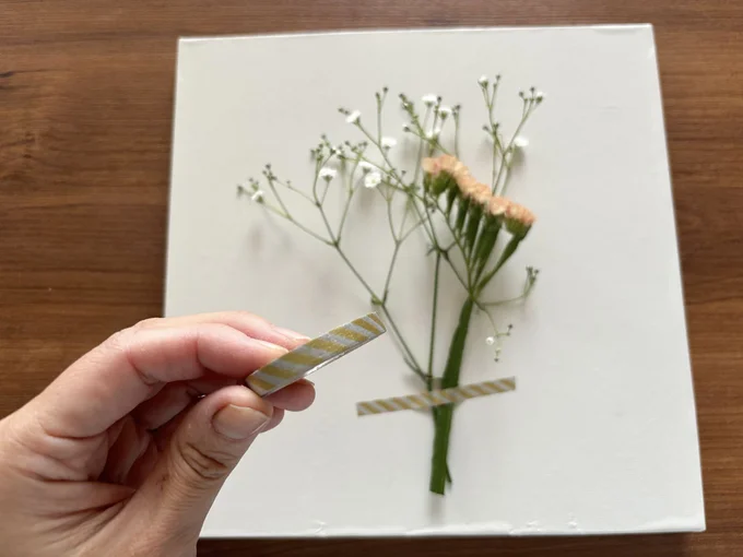 好きなお花をカットして、マステで貼り付け