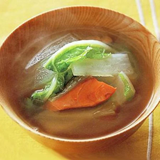 「秋野菜と鮭のすまし汁」 レタスクラブニュースより