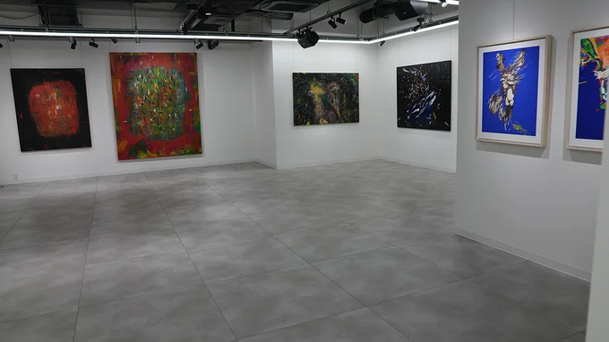 力強い筆致の迫力のある作品が並んでいます