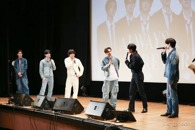 Sangwoo(写真左端)の挨拶が爆笑の連続で、DY「Sangwooのあとは話しにくい」