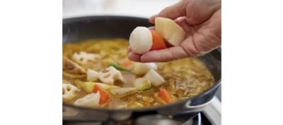 カレーには「冷凍和風野菜ミックス」を凍ったまま加えて