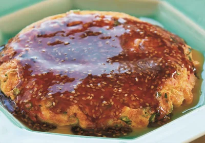 めんつゆにとろみをつけて食欲をそそるあんに「かにたまの照りつやあんかけ」