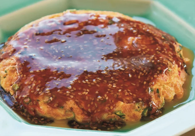 めんつゆにとろみをつけて食欲をそそるあんに「かにたまの照りつやあんかけ」