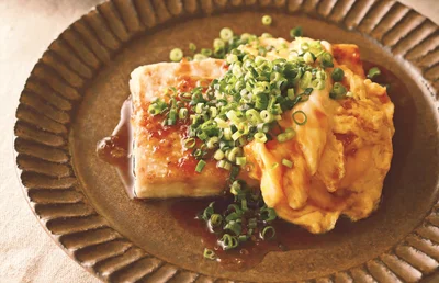 甘辛味のたれで豆腐と卵がぐっとご飯に合う「とろとろ卵のっけ豆腐ステーキ」