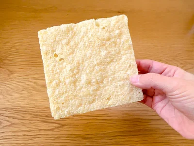 水分をほとんど含んでいないので軽い