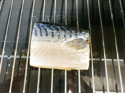  赤酒は焦げやすいので、焼く前に表面をキッチンペーパーなどでよく拭くのを忘れずに