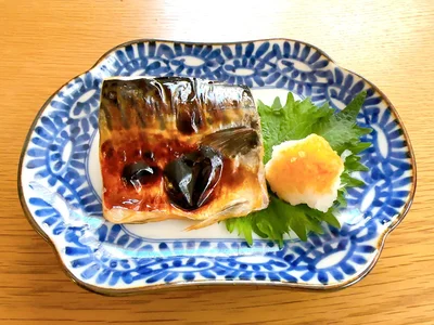  「塩さばの赤酒焼き」。てりてりでおいしそう！
