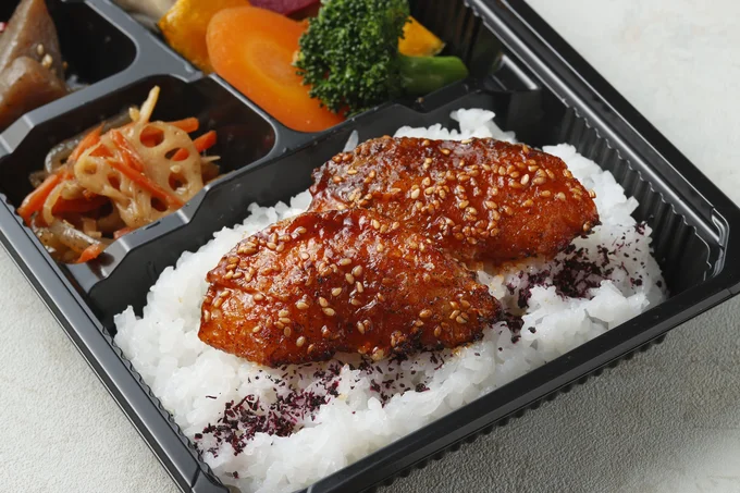 コチュジャンが効いた甘辛な味付け
