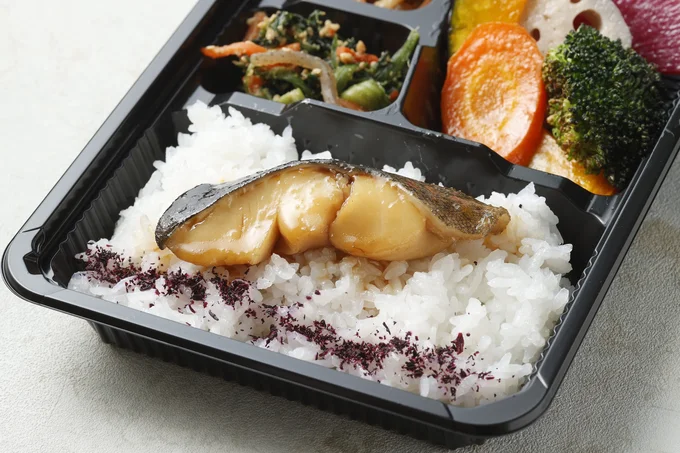 脂のりの良い銀だらを定番の煮つけに