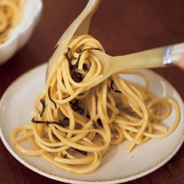 具材なしのシンプル麺ですが、味わい深く、あと引くおいしさ