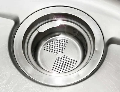 水だけで汚れが落ちていつまでもピカピカな排水口ゴミ受け