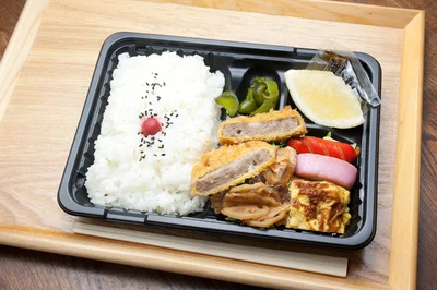 コンビニ弁当でもおなじみの、プラスチック容器。