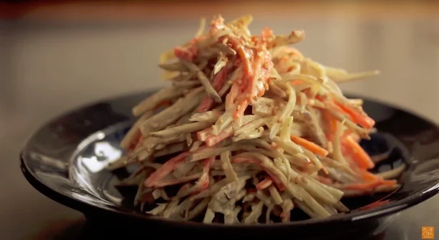 ごぼうの細切りがあっという間に作れちゃう！？　フライパンひとつでできる「ごぼうサラダ」