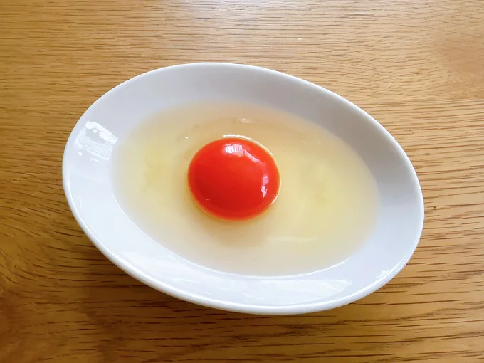 「茜」の黄身は真っ赤!