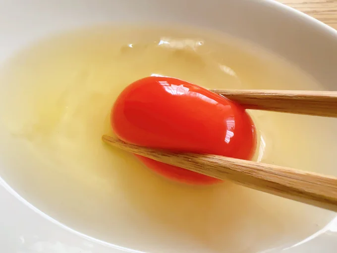 箸でつまんでも、簡単にはつぶれない