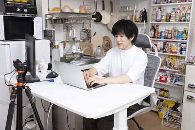 「先生」が農家を救う！料理インフルエンサー経塚翼さんのアクスタが生産現場の力に！