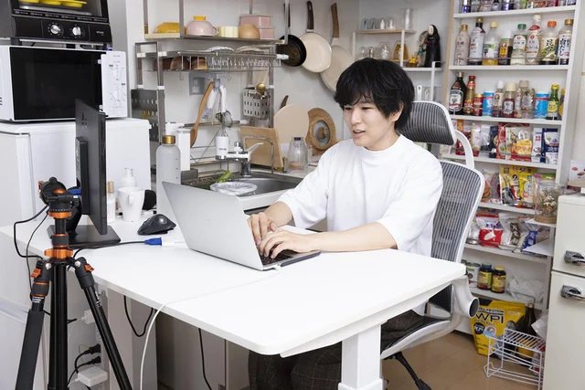 「先生」が農家を救う！料理インフルエンサー経塚翼さんのアクスタが生産現場の力に！