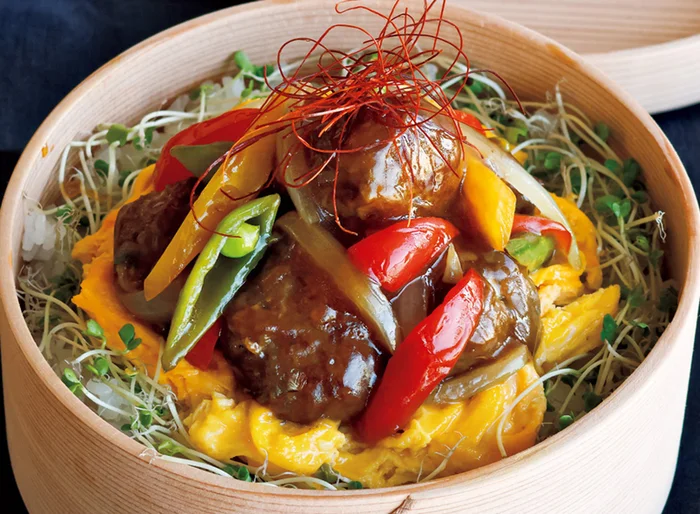 【SNSで反響のあったバズり弁当】黒酢あんの肉団子とふんわり卵弁当／寝る前につくる美しいお弁当（5）