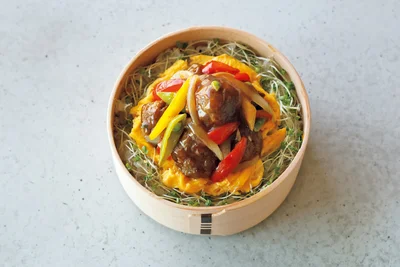 肉団子を盛る