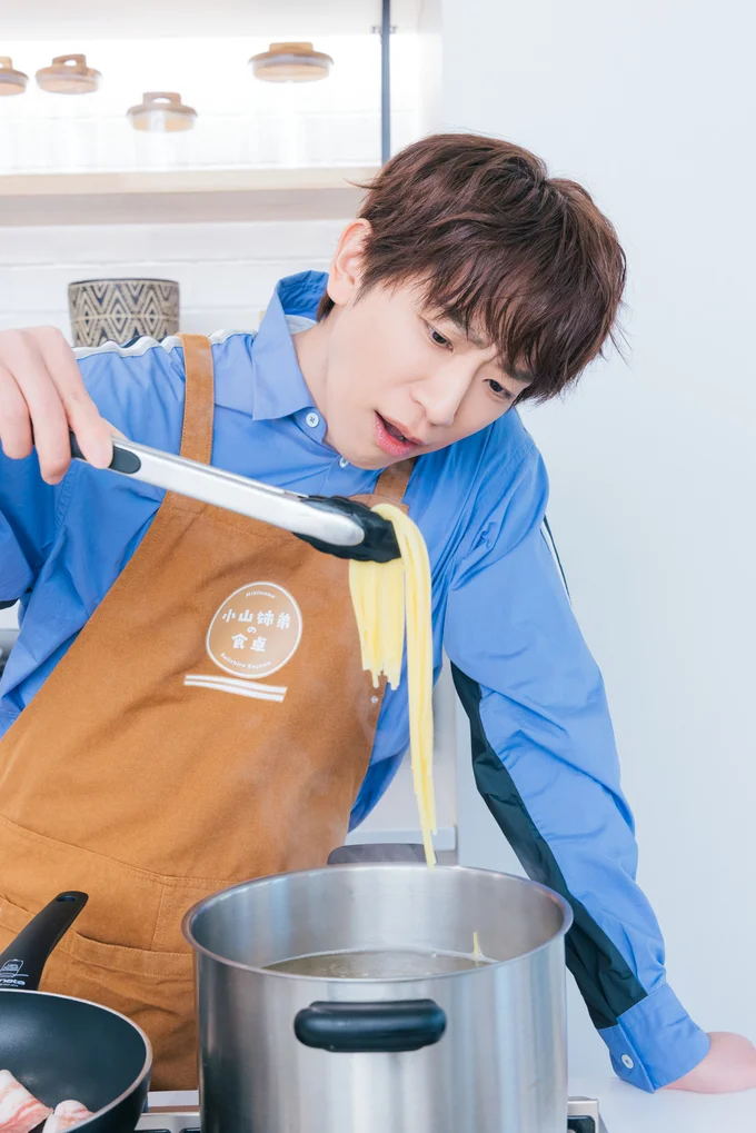 せっかち男子、アルデンテ具合をチェック中