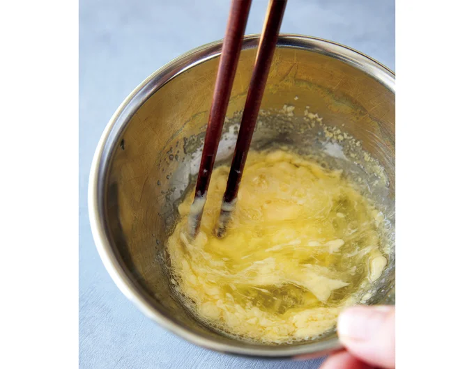 白身にしっかりと味をつけることで、コクとうまみが増し、カルボナーラ味に！