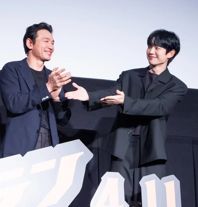 雰囲気抜群の記者会見