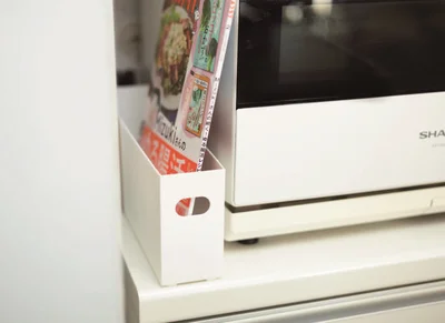 料理本は家電などのすき間にファイルボックスで立てて置く